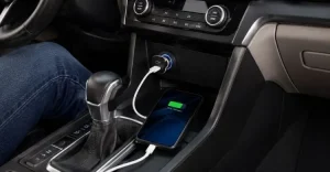phone-charging-in-car-mtctwbmyiyzl9jp-20260828165112.jpg